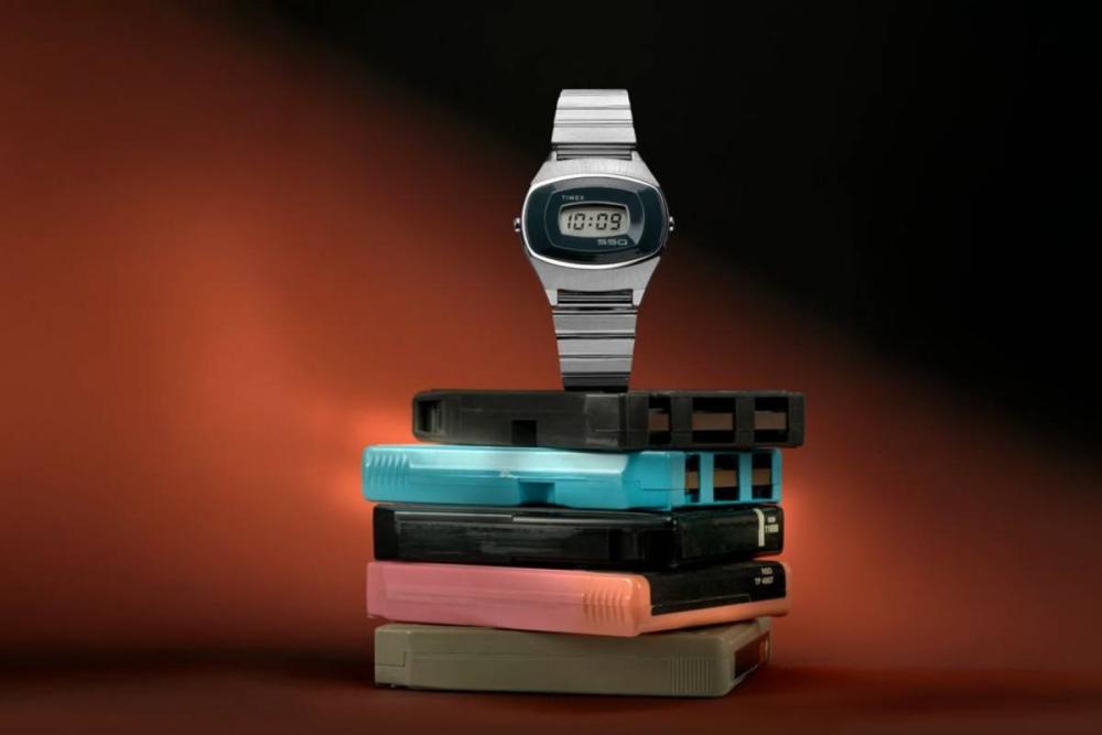 Pánske hodinky Timex Q 1975 SSQ Digital Reissue