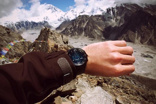 Suunto CORE All Black na ruku