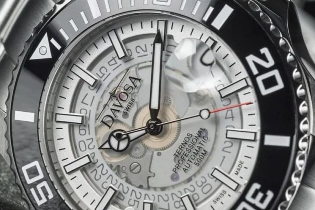 Mercedes odovzdáva hodinky Davos
