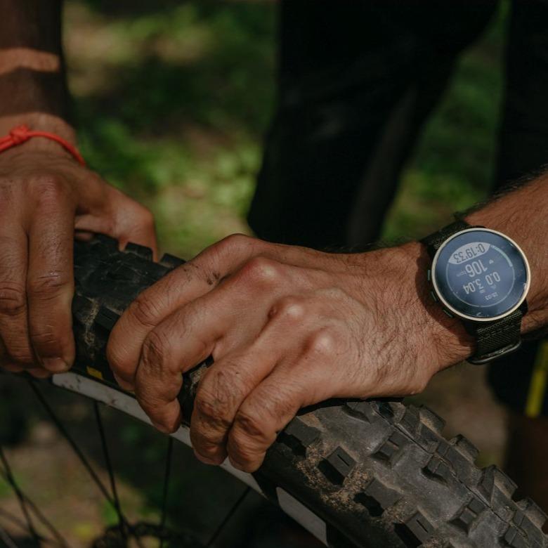 Športové hodinky Suunto 9 Peak Pro Forest Green SS050828000
