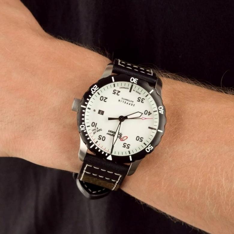 Zegarek Zeppelin 7268-5 - Tarcza