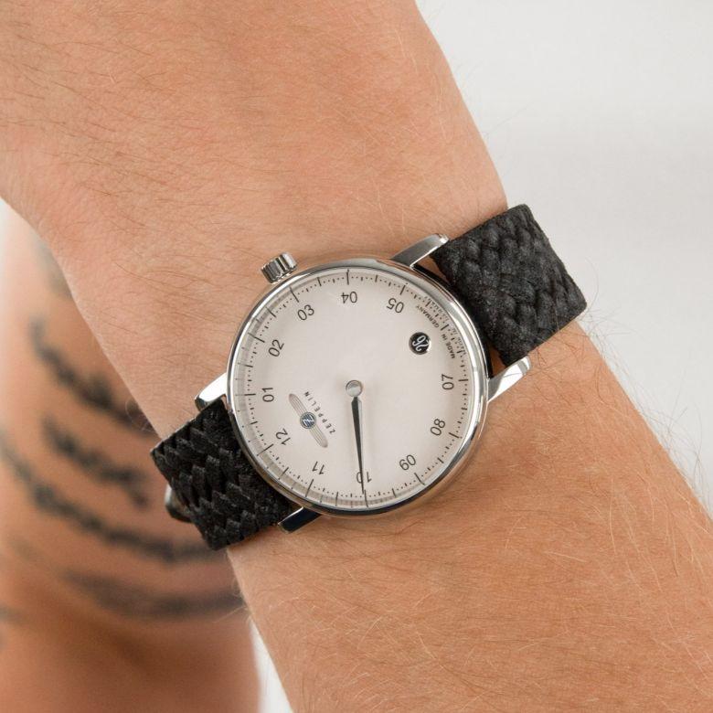 Zegarek Zeppelin 8643-5 - Tarcza